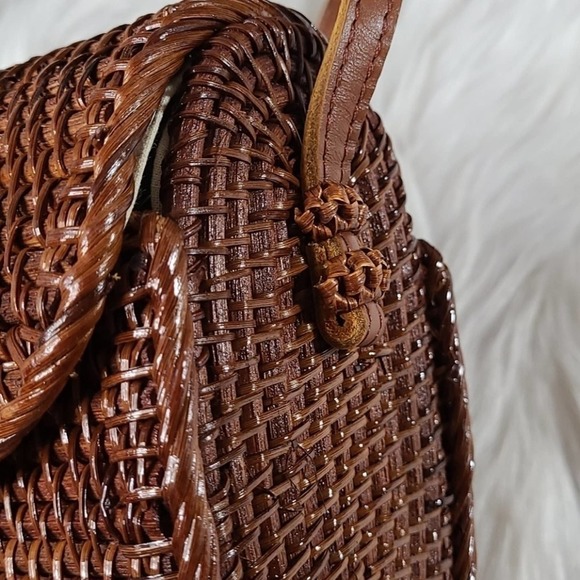 Handmade Bow Clasp Dark Camera Rattan Bag - Picture 8 of 9